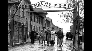 https___cdn.cnn_.com_cnnnext_dam_assets_150126102625-01-auschwitz-liberation-0126.jpg