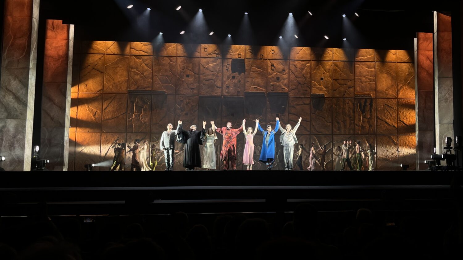 “Notre Dame de Paris”, la Cattedrale di corpi e voci