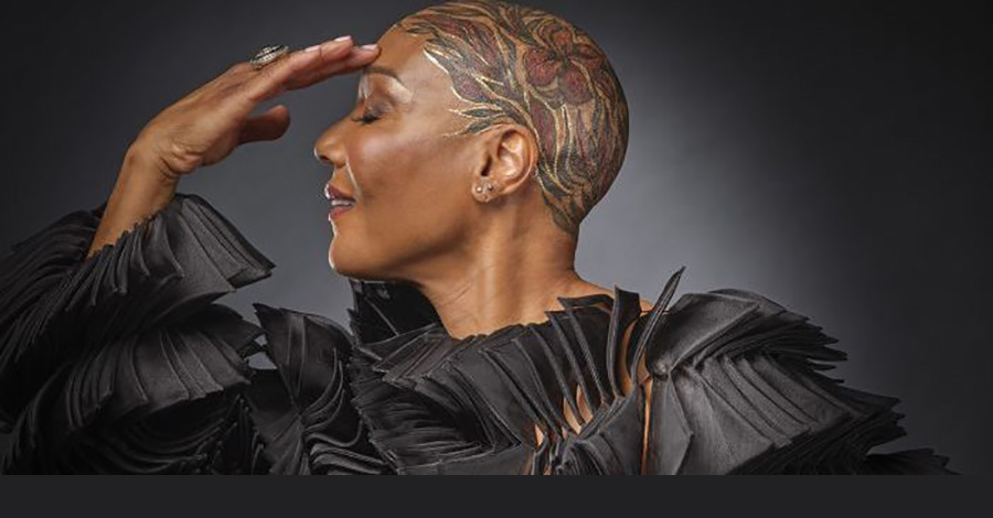 AMII-STEWART-foto-manifesto-e1671123093883-701×336-2